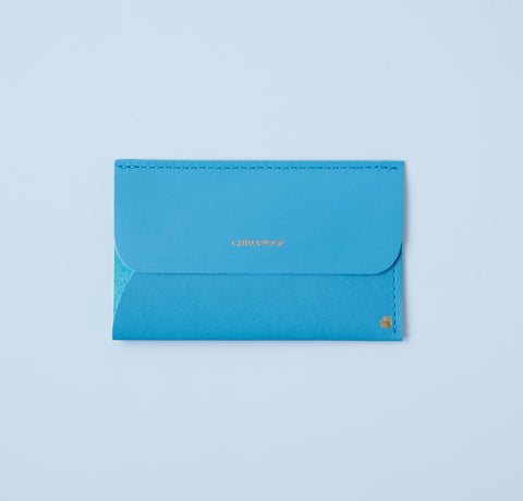 Ultra-thin left-handed leather card holder in cobalt blue, holds about 5 cards, made by dünn in Japan.