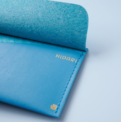 Ultra-thin left-handed leather card holder in cobalt blue, holds about 5 cards, made by dünn in Japan.