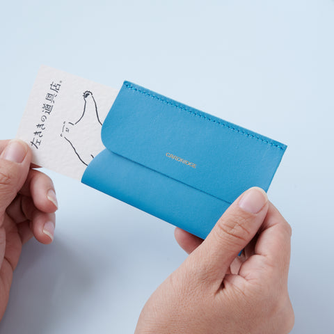 Ultra-thin left-handed leather card holder in cobalt blue, holds about 5 cards, made by dünn in Japan.