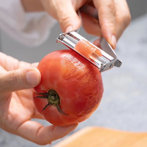 Ever Peeler Mini left-handed vegetable peeler with stainless steel handle and sharp replaceable blade, made in Japan.