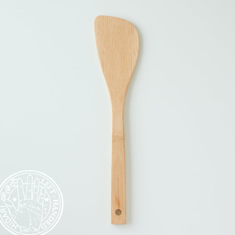 Bamboo spatula (regular type) for left-handers by HIDARI. Lightweight, uncoated, and durable. Great for stewing, stir-frying, and more.