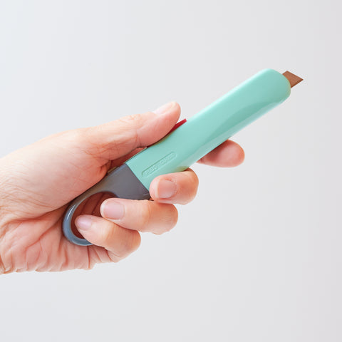 ORANTE utility knife for left- and right-handed users, stainless steel blade with child lock, versatile cutter.