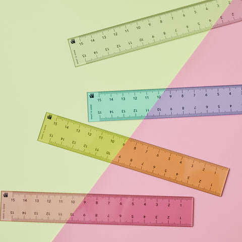 15cm double-sided ruler by HIDARI, designed for left- and right-handed users. Features edge-start scales and eco-friendly recycled PET.