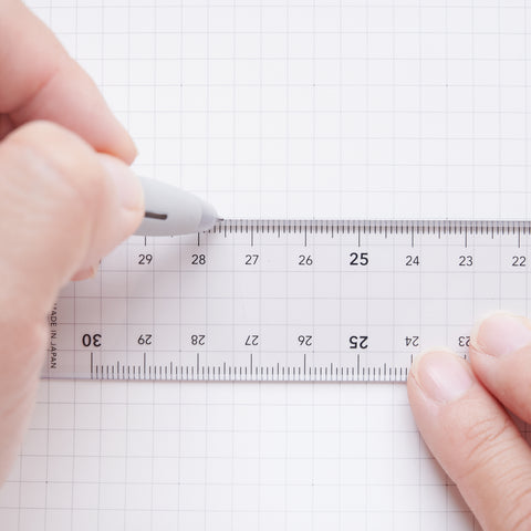 HIDARI 30cm ruler with dual scales for left- and right-handed users, made of recycled PET plastic.