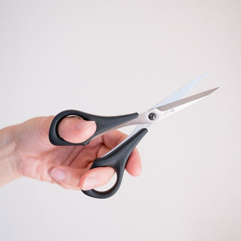 PAUL sewing scissors for left-handers. 14cm compact size, sharp narrow tip, ergonomic black handles. Made in Germany.