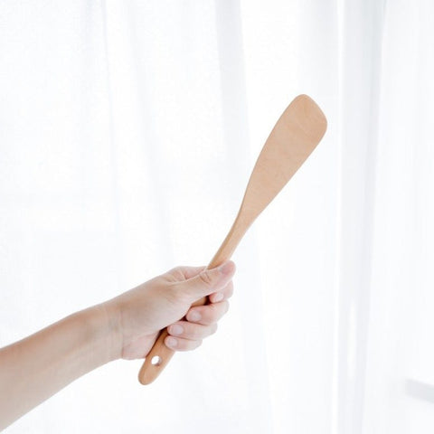 Left-handed small boxwood spatula, 29cm length, 4.5cm width, curved shape, fair trade, handmade in Myanmar.