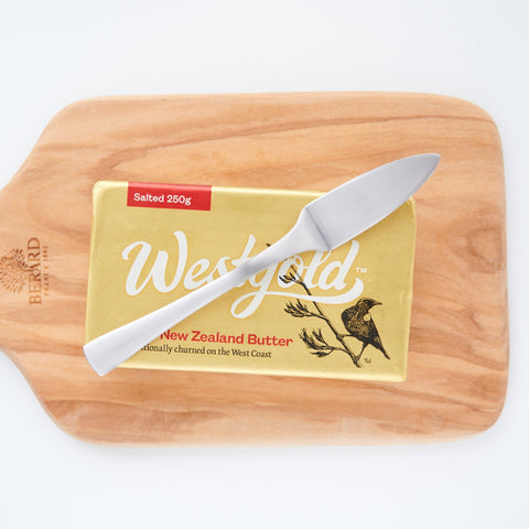 Stainless steel butter knife, left- and right-hand friendly. Beveled edges, matte finish, dishwasher safe. Made in Tsubame City, Japan.