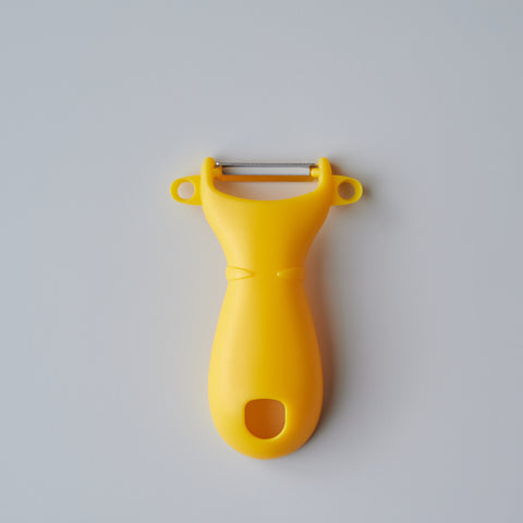 SUNCRAFT kids vegetable peeler with narrow stainless steel blade and ambidextrous handle, designed for ages 4–10, made in Japan.