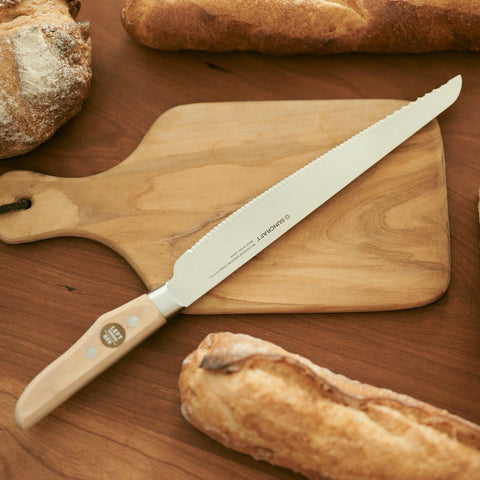 SUNCRAFT SESERAGI bread knife for left-handers. Pro-grade MV steel, 3-serration blade, ergonomic wood handle.