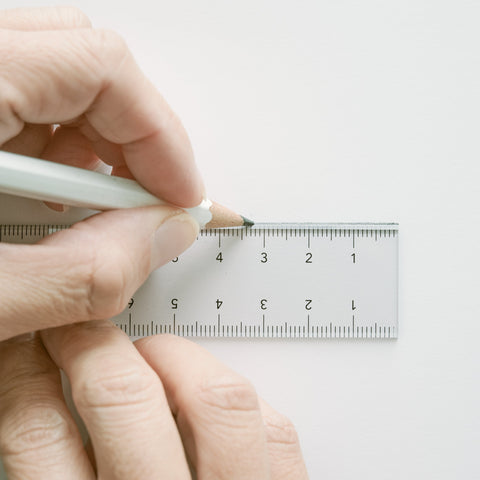 15cm double-sided ruler by HIDARI, designed for left- and right-handed users. Features edge-start scales and eco-friendly recycled PET.