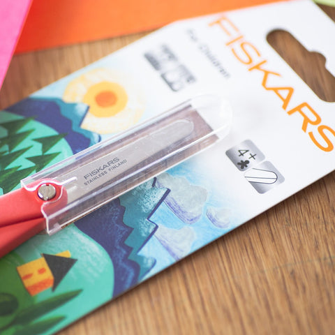 FISKARS kids scissors for left-handed users. Red handles, rounded tips, ergonomic grip, Finnish quality.