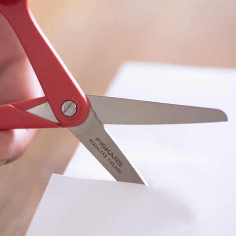 FISKARS kids scissors for left-handed users. Red handles, rounded tips, ergonomic grip, Finnish quality.