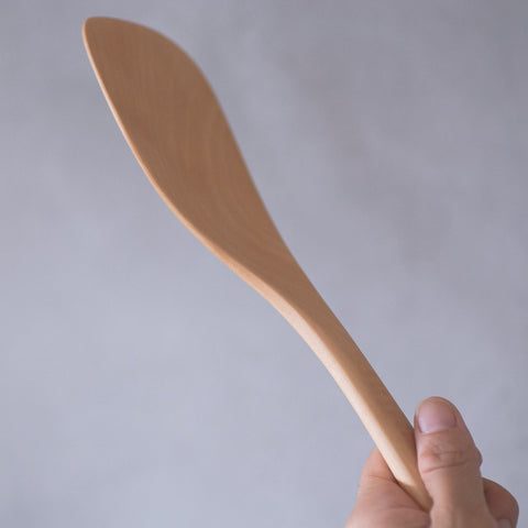 Left-handed boxwood spatula, medium size (29cm), curved shape with flat tip, fair trade, handmade in Myanmar.