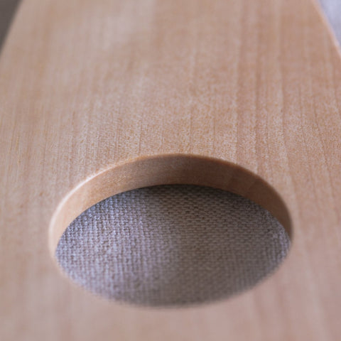 Left-handed perforated wooden spatula made of Betula schmidtii wood, 32cm length, ergonomic handle, made in Japan.