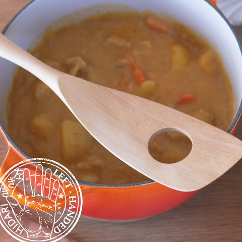 Left-handed perforated wooden spatula made of Betula schmidtii wood, 32cm length, ergonomic handle, made in Japan.