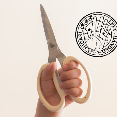 SUNCRAFT kids’ left-handed kitchen scissors. Serrated blade, protective cover, ergonomic handles. Safe and easy to use.