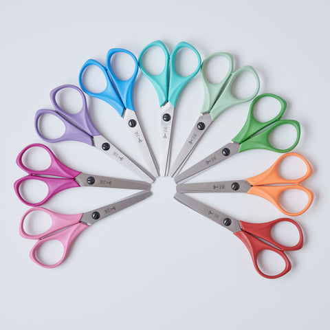 PAUL kids scissors for left-handers. Compact, lightweight, rounded blade tips, ergonomic plastic handles. Made in Germany.