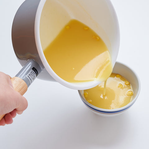 Enamel Pot with Right-Side Pouring Spout