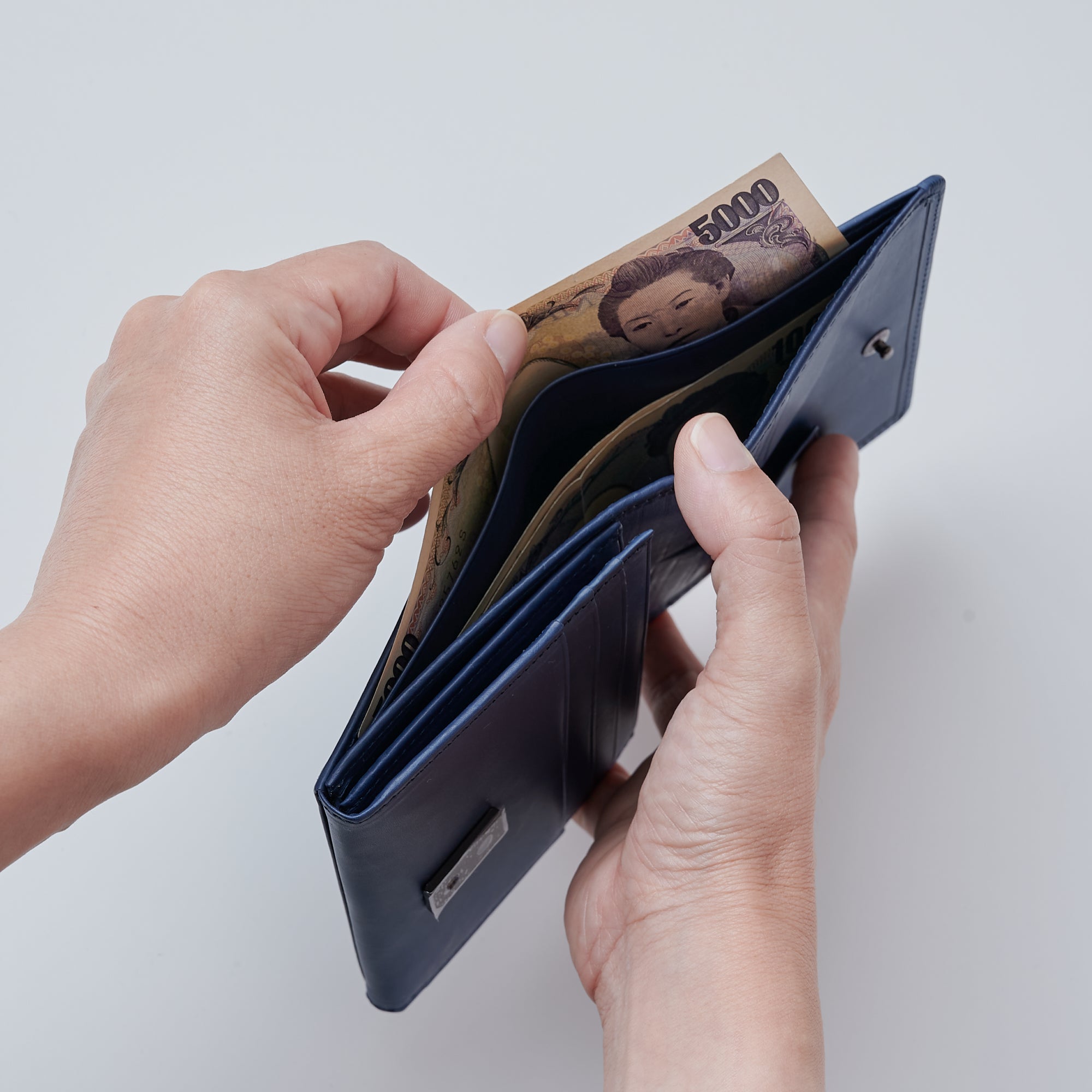 Left-Handed Wallet – Navy Vitello Leather, Yamato Tokyo | HIDARI