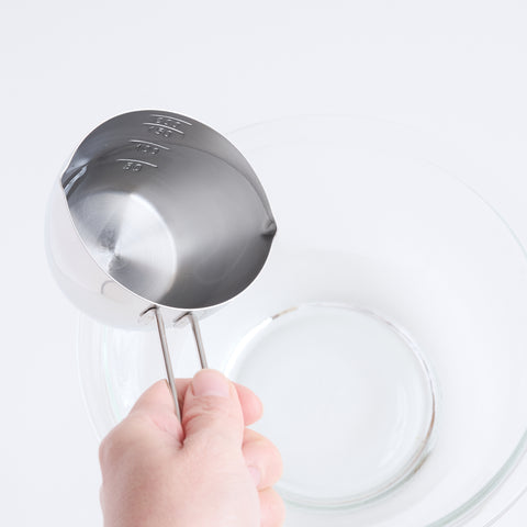 Stainless steel measuring cup 200ml ambidextrous design with dual spouts and long handle, made in Tsubame, Japan.