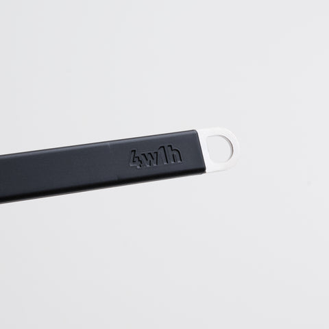Smart Diamond Turner – silicone kitchen turner made in Tsubame-Sanjo, Japan. Left-hand-friendly design by 4w1h.