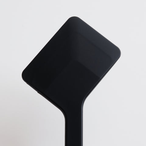 Smart Diamond Turner – silicone kitchen turner made in Tsubame-Sanjo, Japan. Left-hand-friendly design by 4w1h.